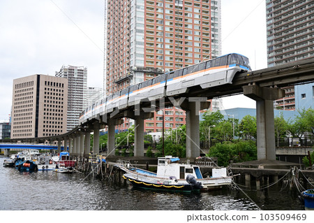 Tokyo Monorail running along the Shibaura Nishi Canal 103509469