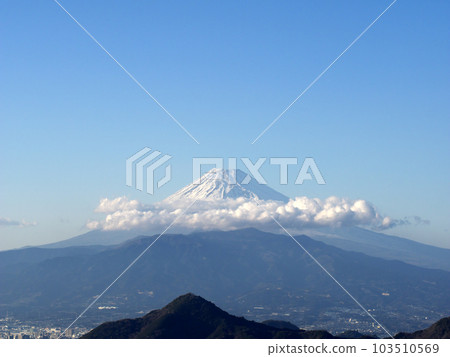 富士山在冬天與雲 富士山在冬天與雲 103510569