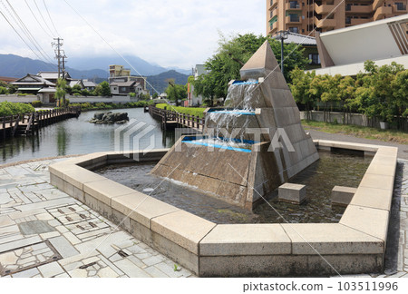 A monument to the underground water "Uchinuki" of the Kamo River in the Ishizuchi mountain range 103511996