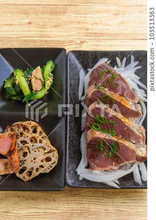 健康的日本料理:魚和蔬菜 健康的日本料理:魚和蔬菜 103513363
