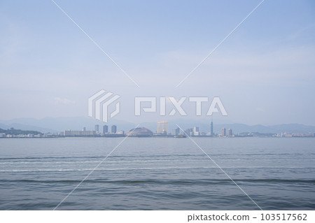 The sea, the scenery of Fukuoka city 103517562