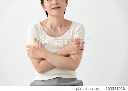 頭痛身體狀況不佳的女人 頭痛身體狀況不佳的女人 103521010