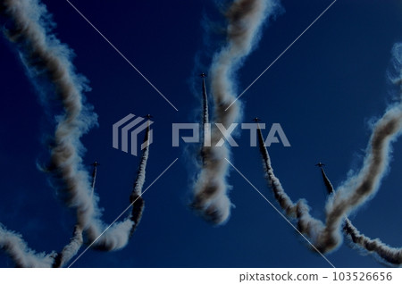 帶 T-4 Blue Impulse 的寬到三角環路 103526656