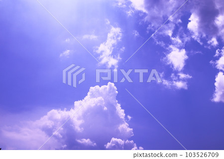 夏天藍天和出云云彩 夏天藍天和出云云彩 103526709