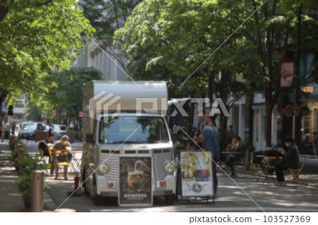 Food truck in Nakadori shopping street 103527369
