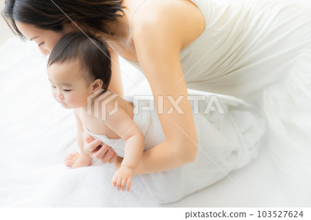 裹著浴巾的嬰兒』 103527624