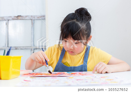 Children who draw pictures Children who draw pictures 103527652