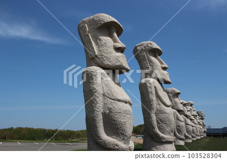 What? Moai statues in Sapporo? 103528304