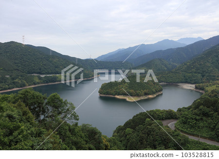 黑瀨水壩(黑瀨湖)/從黑瀨水壩西端附近 黑瀨水壩(黑瀨湖)/從黑瀨水壩西端附近 103528815