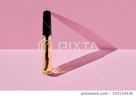 Cosmetic oil for the growth of eyebrows and eyelashes with a brush. 103529436