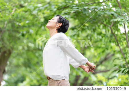 鮮綠生長彈力女人 103530949