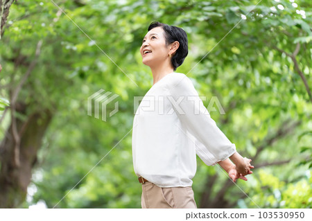 鮮綠生長彈力女人 103530950