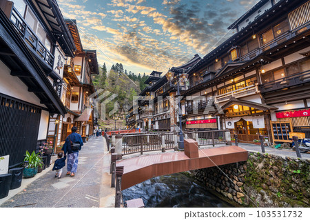 「山形縣」銀山溫泉,傍晚的溫泉街 「山形縣」銀山溫泉,傍晚的溫泉街 103531732