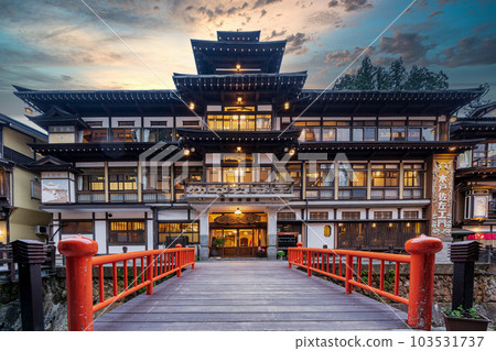 「山形縣」銀山溫泉,傍晚的溫泉街 「山形縣」銀山溫泉,傍晚的溫泉街 103531737