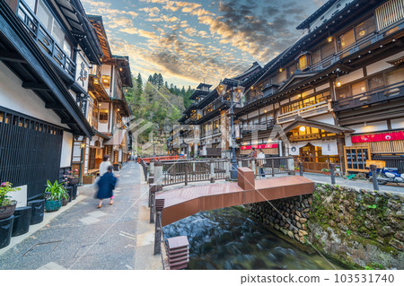 「山形縣」銀山溫泉，傍晚的溫泉街 103531740