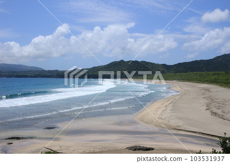 Mecca for surfing surrounded by the sea, mountains, rivers, sky and nature, Oki Beach 103531937