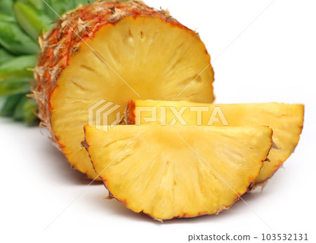 Sliced pineapple Sliced pineapple 103532131