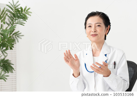 Woman in white coat Medical interview Conversation Woman in white coat Medical interview Conversation 103533166