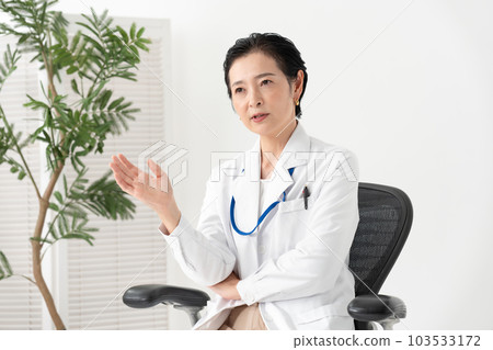 Woman in white coat Medical interview Conversation 103533172