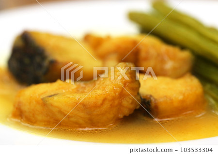 Moringa curry with fish 103533304