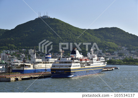 Photographing the scenery of the cruise ship Heritage Adventure that calls at Hakodate Port in Hakodate City, Hokkaido in early summer Photographing the scenery of the cruise ship Heritage Adventure that calls at Hakodate Port in Hakodate City, Hokkaido in early summer 103534137