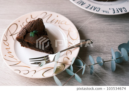 top view chocolate cake 103534674