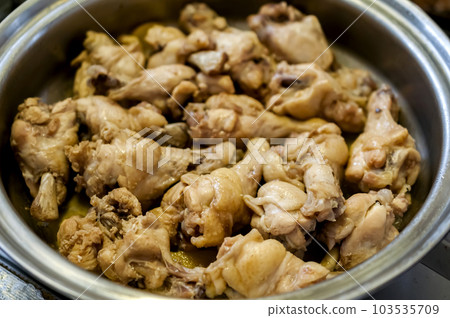 Boiled salted chicken 103535709
