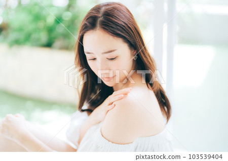 Young woman doing skin care, UV care 103539404