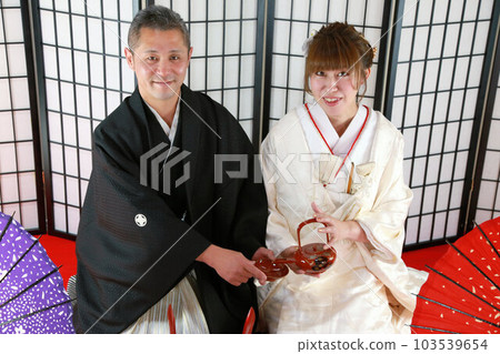三個九的 toso 套裝,和服婚禮,和服照片婚禮,照相館攝影,白色純色,帶鳳頭的袴 三個九的 toso 套裝,和服婚禮,和服照片婚禮,照相館攝影,白色純色,帶鳳頭的袴 103539654