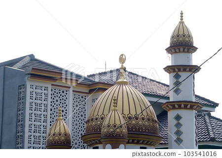 The golden dome of the mosque in pameungpeuk village 103541016