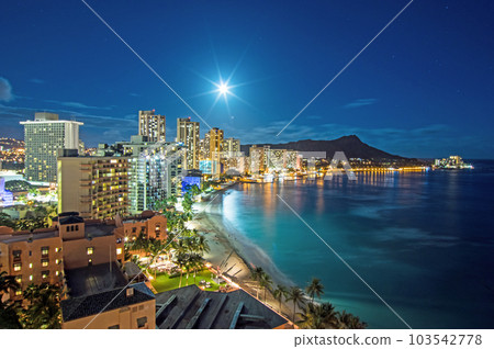 夏威夷風光【威基基海灘夜景】 103542778