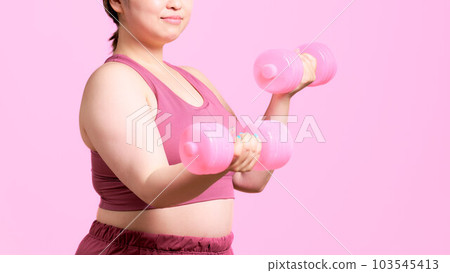 Young woman wearing sportswear training plus size model portrait Young woman wearing sportswear training plus size model portrait 103545413
