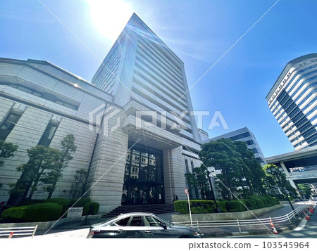 東京證券交易所及其周邊被陽光照亮 東京證券交易所及其周邊被陽光照亮 103545964