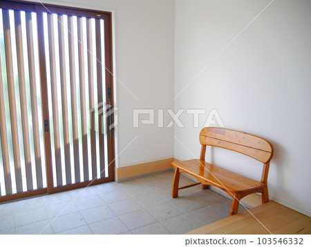 格子門和長凳 103546332