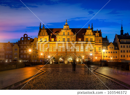 Green gate in Gdansk 103546372