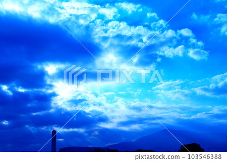 顏色：天空、雲彩、天氣：晴天（2023 年 6 月註冊） 103546388