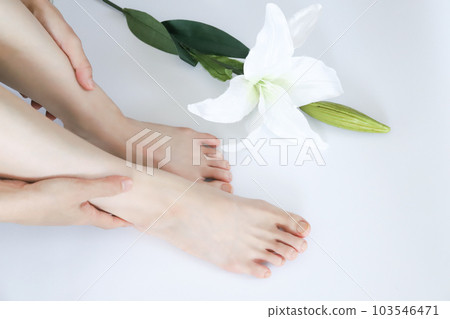Women's feet foot care Women's feet foot care 103546471