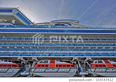 A cruise ship lifeboat at anchor (Diamond Princess) 103547412