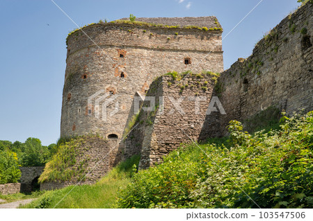 Old stone medieval Stephen Bathory Gate in Kamianets-Podilskyi fortress, Ukraine. Old stone medieval Stephen Bathory Gate in Kamianets-Podilskyi fortress, Ukraine. 103547506