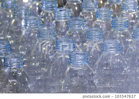 The hi-technology of drinking water manufacturing process. The hi-technology of drinking water manufacturing process. 103547637