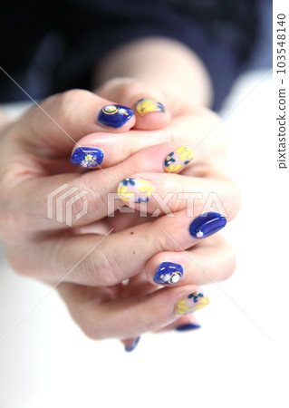 Nail deco of navy blue with rhinestone navy blue and yellow floral pattern 103548140