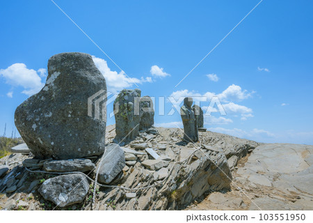 Ogahana的石佛[初夏的美原高原] 103551950