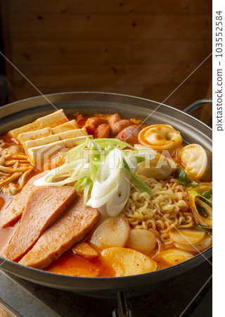 delicious korean hot pot 103552584