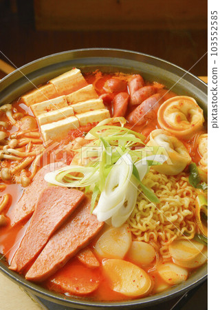 delicious korean hot pot 103552585