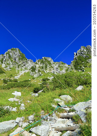 Summer Senjojiki Cirque seen from the Kisokomagatake mountain trail (August 2021 / Nagano Prefecture) 103554263