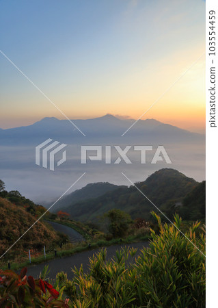 清晨從田原山峠觀景台看到的雲海 清晨從田原山峠觀景台看到的雲海 103554459