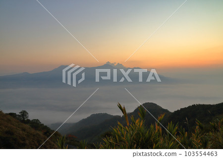 Sea of clouds seen from Tawarayama Pass Observatory in the early morning Sea of clouds seen from Tawarayama Pass Observatory in the early morning 103554463