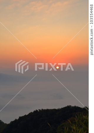 Sea of clouds seen from Tawarayama Pass Observatory in the early morning Sea of clouds seen from Tawarayama Pass Observatory in the early morning 103554468