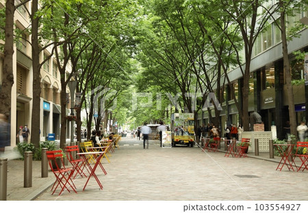 丸之內中通的午餐時間 103554927