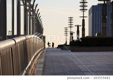 city sunset bridge 103555081